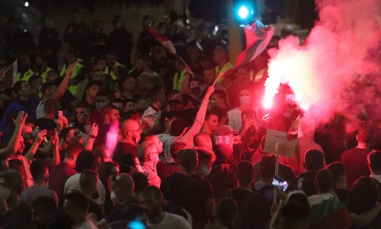 Дирници и демос - Tribune.bg