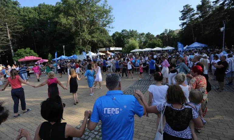 ГЕРБ-СДС закриха предизборната си кампания в Северния парк - Tribune.bg