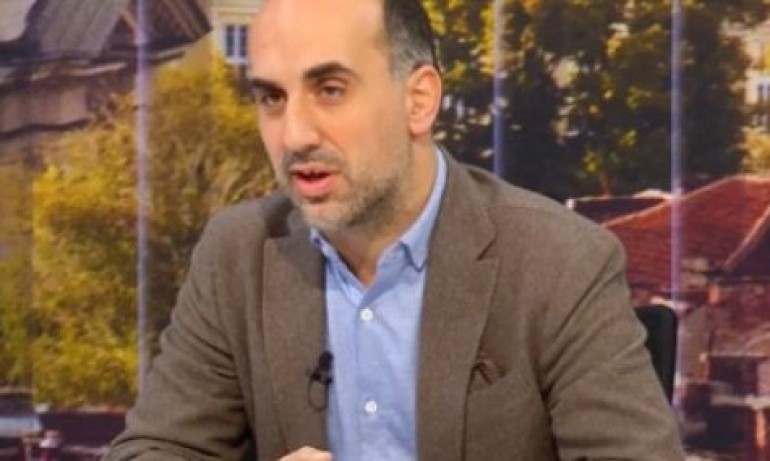 Запалиха вратата на издателя Борис Ангелов, според него - след разкрити схеми в земеделското министерство - Tribune.bg