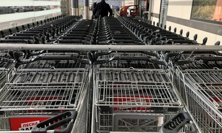 Засилват мерките срещу струпване на хора в магазините в Пловдив - Tribune.bg