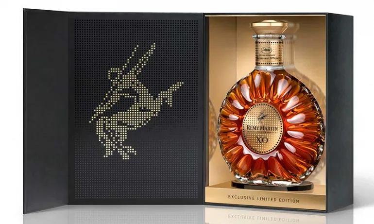 Старо, но златно – китайка удря бутилка коняк на екс при летищна проверка - Tribune.bg