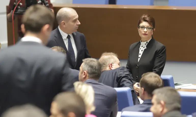 Парламентът освободи Десислава Атанасова от поста на народен представител - Tribune.bg