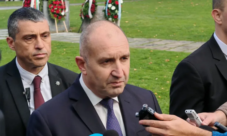 Радев към депутатите: Щом за тях е нормално да вършиш държавна работа с личен транспорт, да слязат от държавните коли! - Tribune.bg