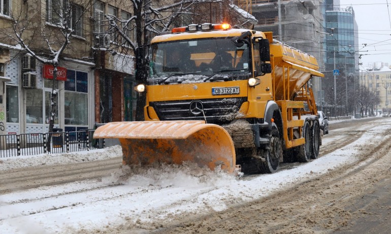 В София се извършват обработки срещу заледяване и снегопочистване. Към