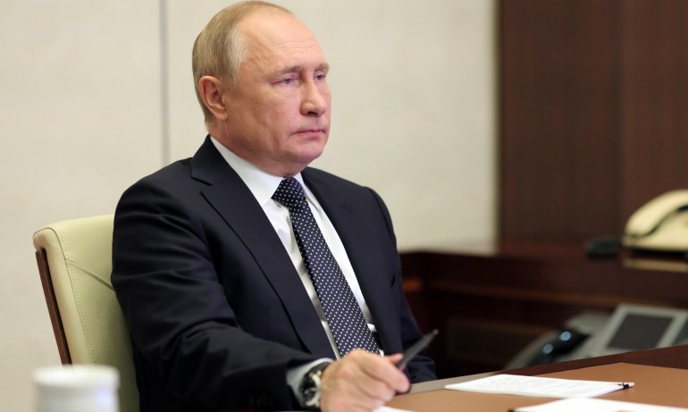 Владимир Путин си сложи трета доза, избра Спутник лайт - Tribune.bg