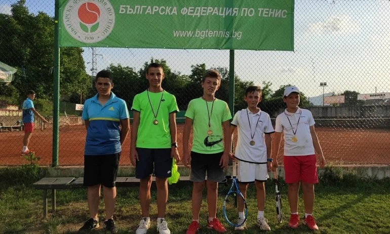 Станислав Косев и Йоана Дряновска триумфираха на регионално до 14 г. в Дряново - Tribune.bg