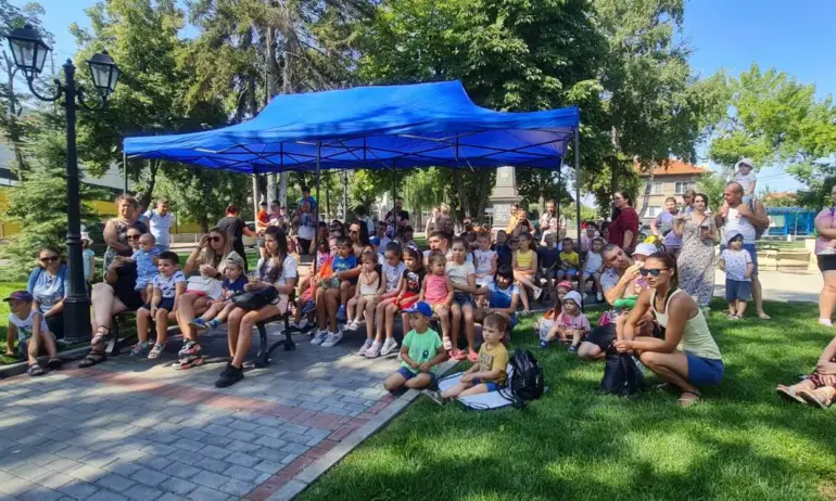 Приказката Житената питка оживя в куклен спектакъл в с. Мрамор - Tribune.bg