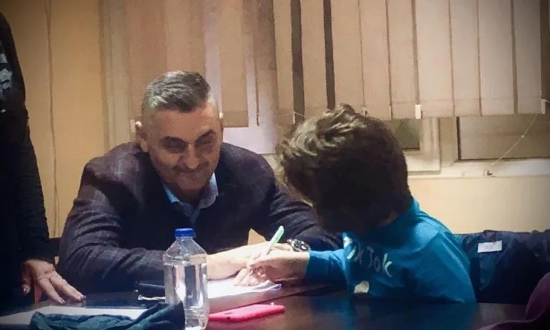 Кирил Добрев обикаля страната, прави кампания преди избора за председател на БСП - Tribune.bg