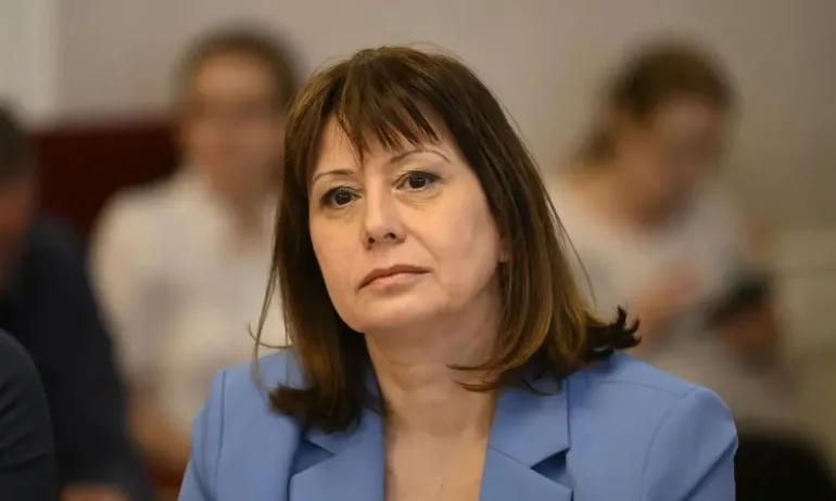 Велислава Делчева изпрати предложение до регионалния министър да бъде засилена защитата на потребителите на ВиК услуги - Tribune.bg