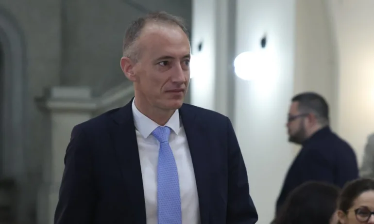 Министър Вълчев е уверен, че ще има увеличение на учителските заплати - Tribune.bg