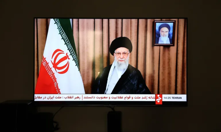 Серия мощни експлозии разтърси Техеран, след като Хаменей се зарече, че Иран никога няма да се предаде - Tribune.bg