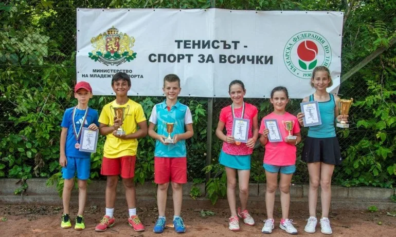 Валери Друмев и Александра Антонова триумфираха на регионално до 10 г. в Русе - Tribune.bg