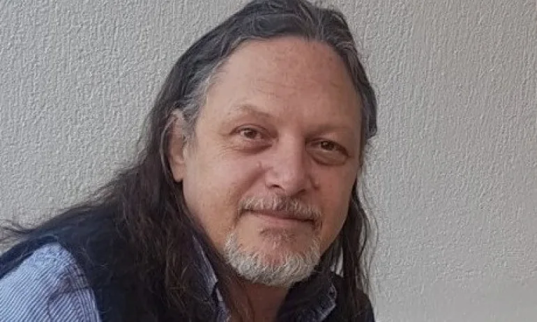 Алгафари: Дали тези герои на новото време, не можеха да простят на майката, че им нарушава демократичния рахатлък - Tribune.bg