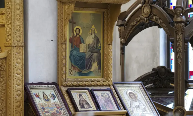 Отбелязваме празника Въведение Богородично - Ден на християнското семейство - Tribune.bg