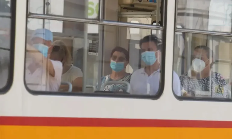 Отменят носенето на маски в градския транспорт - Tribune.bg