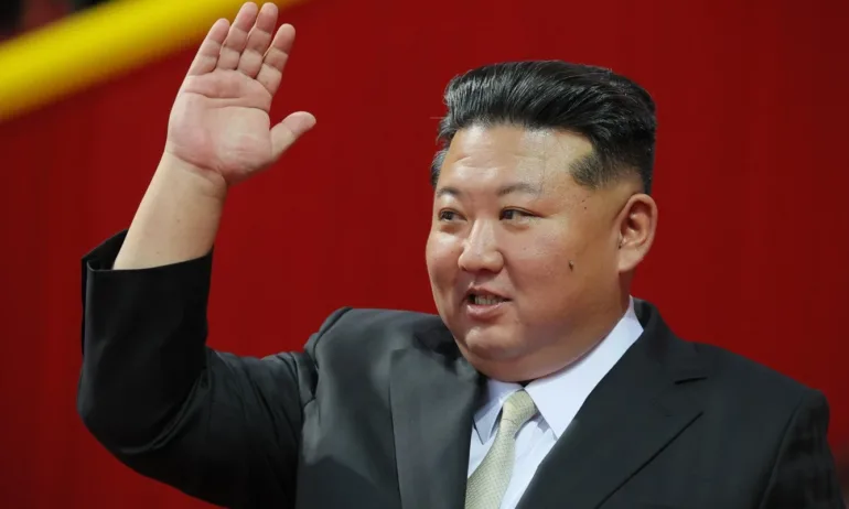 Северна Корея демонстрира военна мощ на парад - Tribune.bg