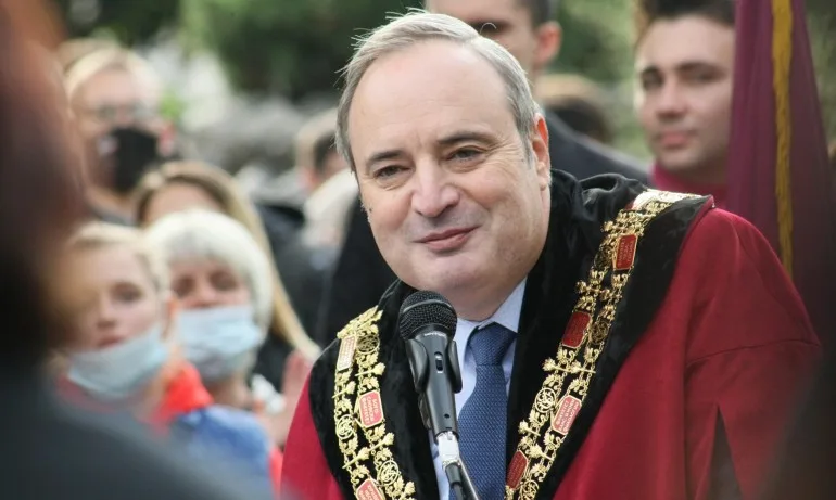 КПКОНПИ припомни, че не е открила конфликт на интереси при проф. Анастас Герджиков и майка му - Tribune.bg