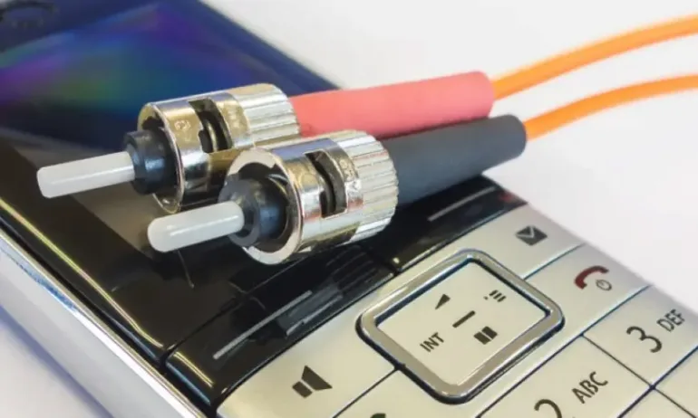 Службите подслушвали топ журналист в Гърция - Tribune.bg