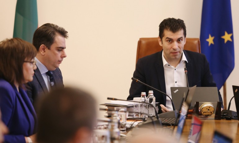 Четири месеца отне на промяната да промени в бланките в МС, че Петков е премиер - Tribune.bg