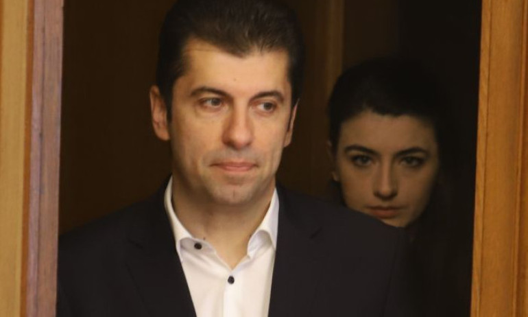 Едноличният Кирил Петков - Конституцията като неразбираема книжка - Tribune.bg