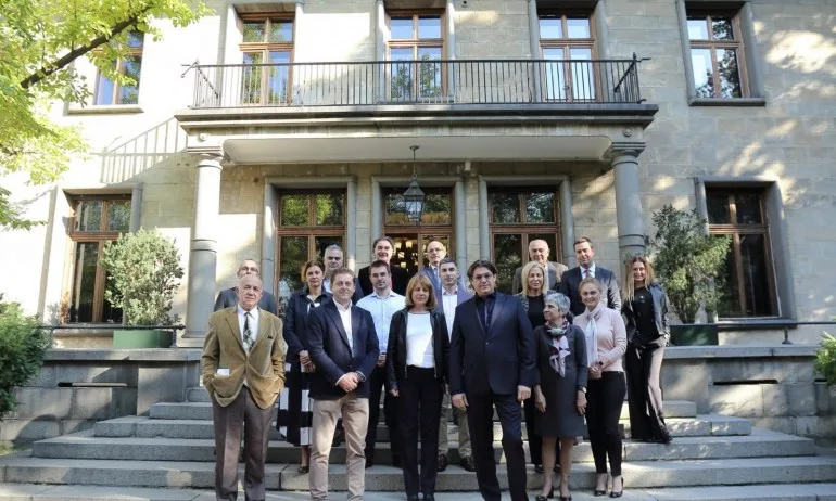 Йорданка Фандъкова: Обновяваме минералните бани на София, Княжевският лифт ще бъде възстановен - Tribune.bg