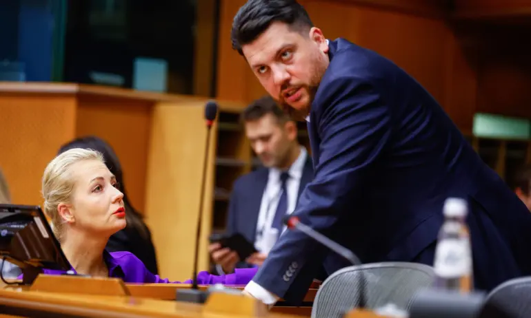 Удари с чук: Сътрудник на Навални беше нападнат пред дома си в Литва - Tribune.bg