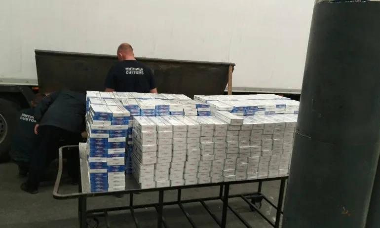 Хванаха контрабандни цигари за 366 хил. лв. в камиони с домати - Tribune.bg