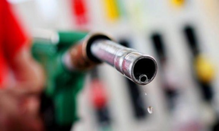 САЩ свалят цените на горивата с вадене от резерва - Tribune.bg
