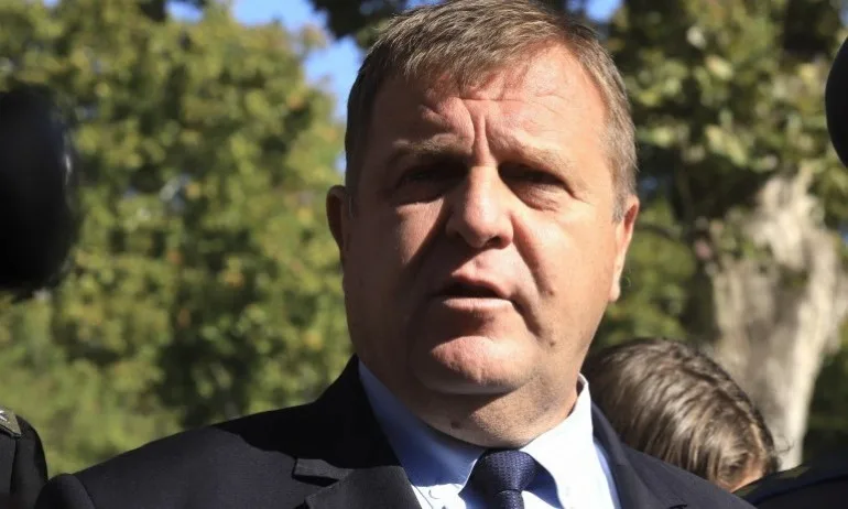 Каракачанов: Армията е най-слабо засегната от COVID-19 - Tribune.bg