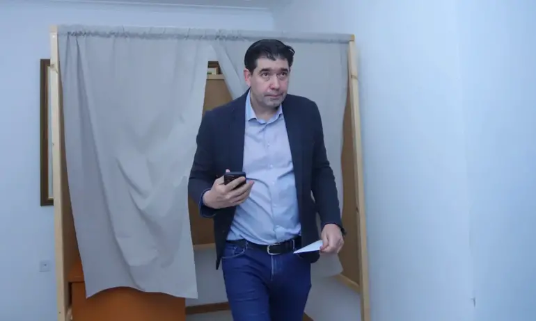 Местни структури на БСП в София масово оттегляли доверието си към съветниците, гласували за Петров - Tribune.bg