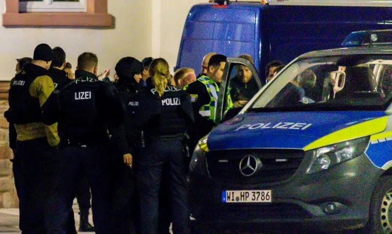 Автомобил се вряза в група хора в германския град Фолкмарзен, има ранени - Tribune.bg