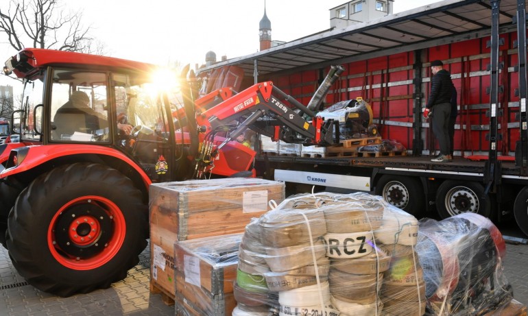 Русия отвръща: Забранява повече от 200 продукта към 48 държави, включително ЕС и САЩ - Tribune.bg