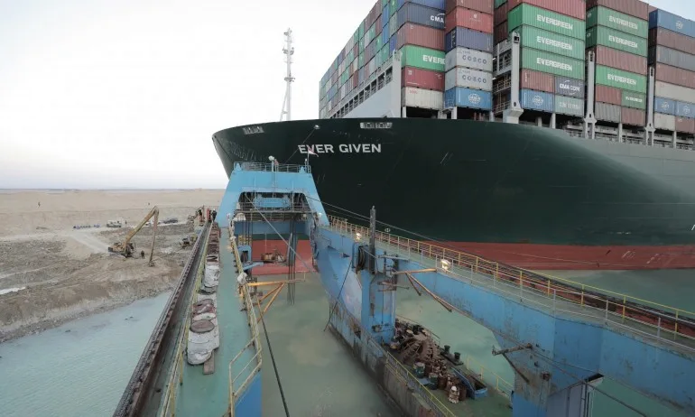 Контейнеровозът Евър Гивън е започнал да се движи - Tribune.bg