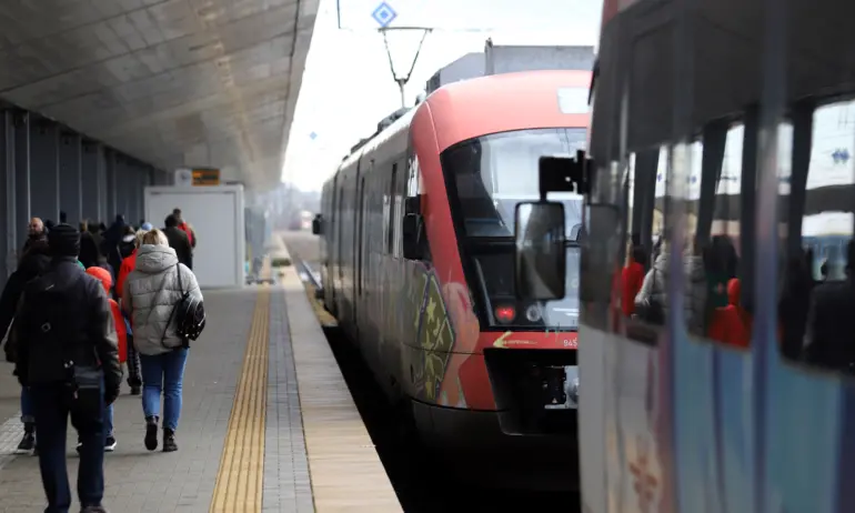 Гвоздейков разпореди незабавна реорганизация при влаковете от жп гарите София и София-Север - Tribune.bg