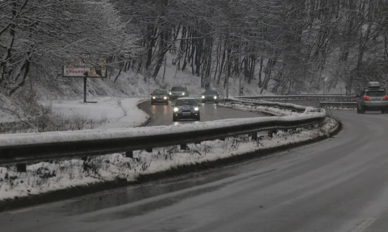 Започва застудяване, от АПИ напомнят да се тръгва на път с подходящи гуми - Tribune.bg