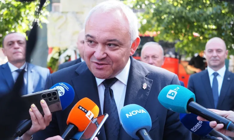 Демерджиев: Много полети на Пеевски и Атанасова, които поразително съвпадат. Да не рови много - Tribune.bg