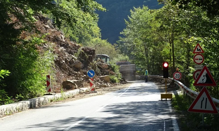 МРРБ получава 447 100 000 лв. за укрепване на обекти от републиканската пътна мрежа - Tribune.bg