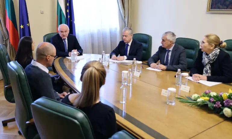 Главчев пред близки на моряците от Galaxy Leader: Търсим всякакви варианти за освобождаването им - Tribune.bg