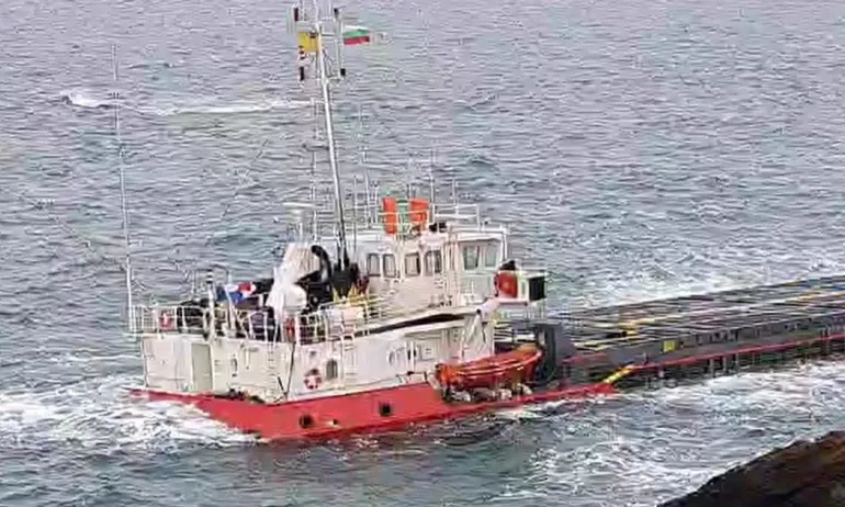 Във вторник ще правят пореден опит за разтоварване на Вера Су - Tribune.bg