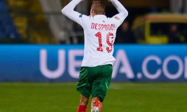 Македонци скочиха на Десподов - Tribune.bg