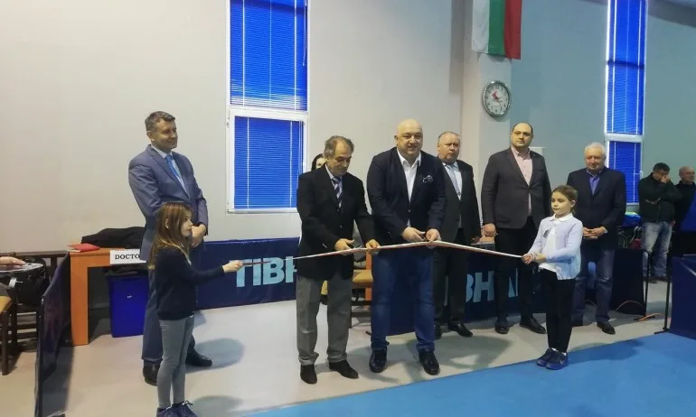 Кралев откри нова зала за тенис на маса в Пловдив - Tribune.bg