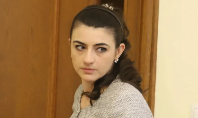 Полина Паунова към Бориславова: Кажете какво предлагате, да спрем да се занимаваме с пъповете на кандидатите - Tribune.bg