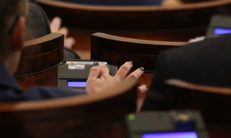 На първо четене: Българските пощи минават в ресора на вицепремиера Калина Константинова - Tribune.bg