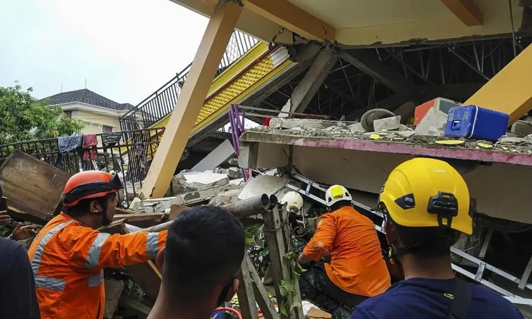 Мощно земетресение разтърси Индонезия - Tribune.bg