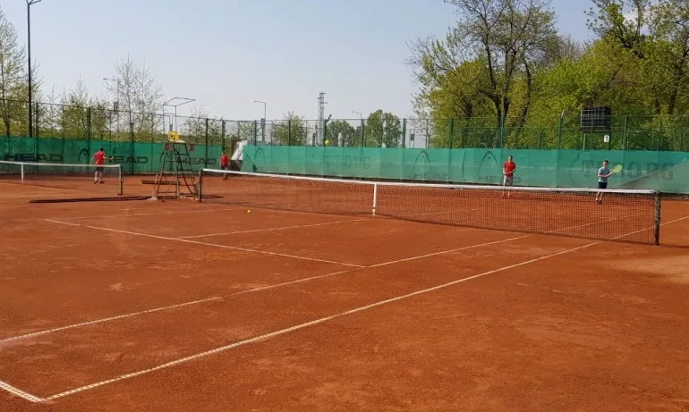 9 българчета започнаха с победи в основната схема на турнир от Тенис Европа в Свиленград - Tribune.bg