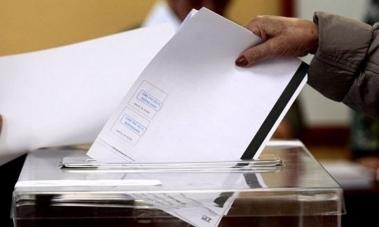 СИК забравили да включат машина в мрежата, гласуват с хартиена бюлетина - Tribune.bg
