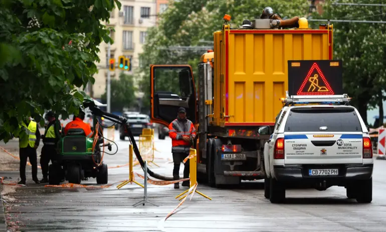 На Разпети петък: Чертаят новата маркировка на паркоместата по бул. Патриарх Евтимий - Tribune.bg