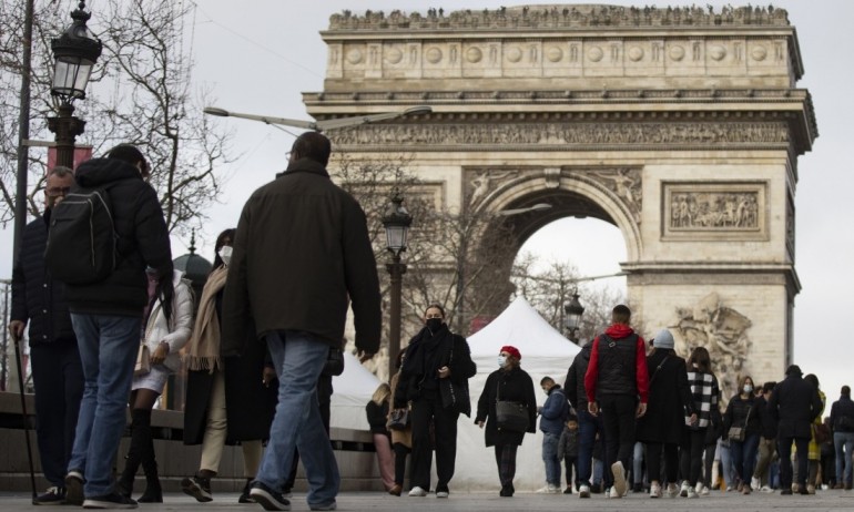 Франция очаква един милион Covid заразени на ден - Tribune.bg
