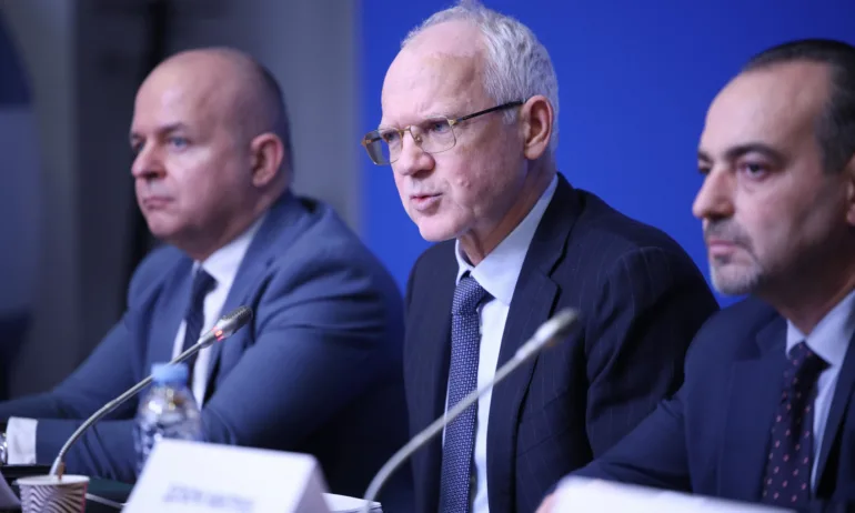 Кодът от червено отива на жълто: Бизнесът отлага протеста срещу високите на тока - Tribune.bg