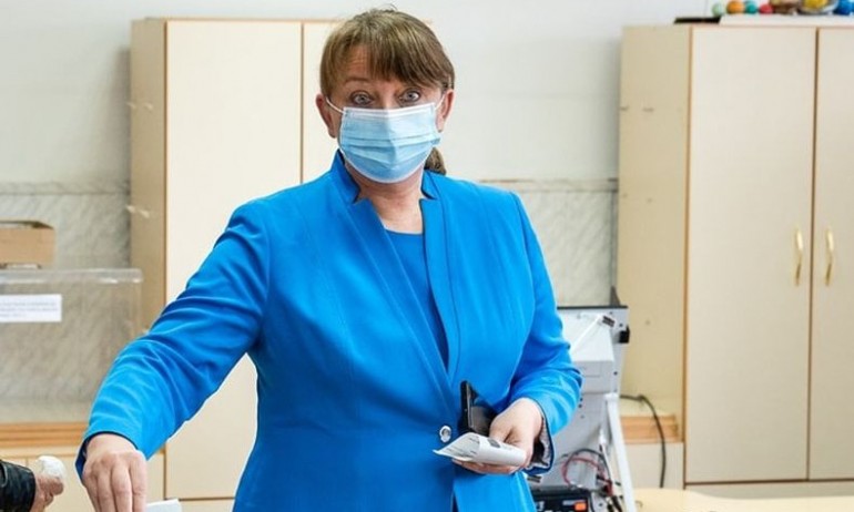 Деница Сачева: Гласувах за хората, които да ни изведат от кризата, не са плод на пропаганда и агресивен маркетинг - Tribune.bg